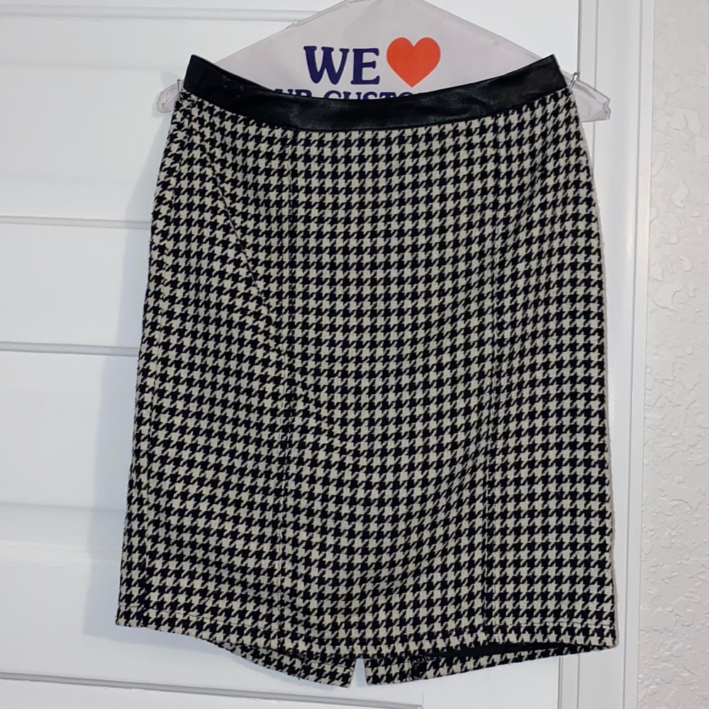 Houndstooth skirt size small